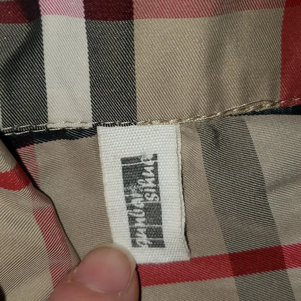 Beautiful jacket with similar burberry pattern - Picture 6 of 9